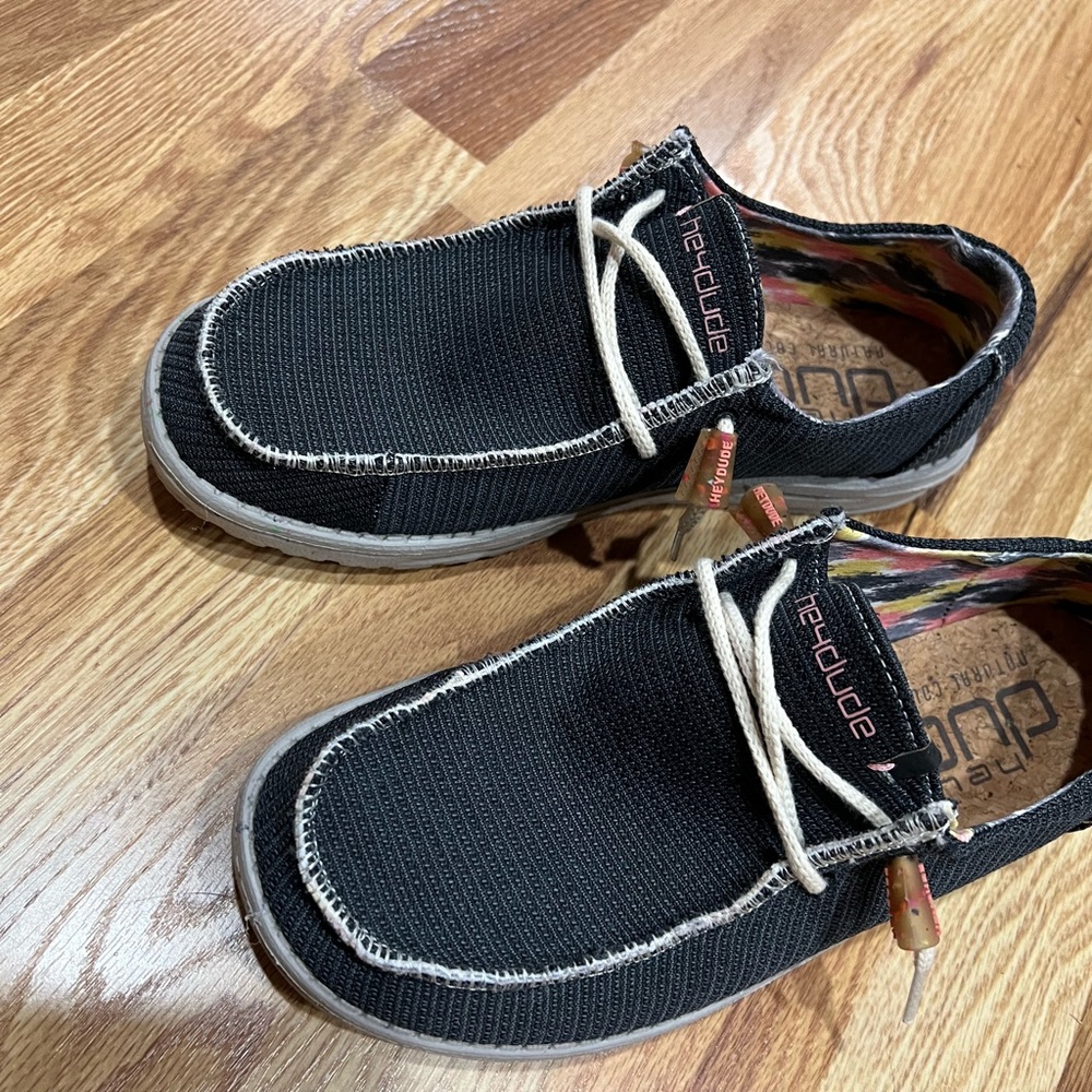 Women’s Hey Dudes size 9 black
